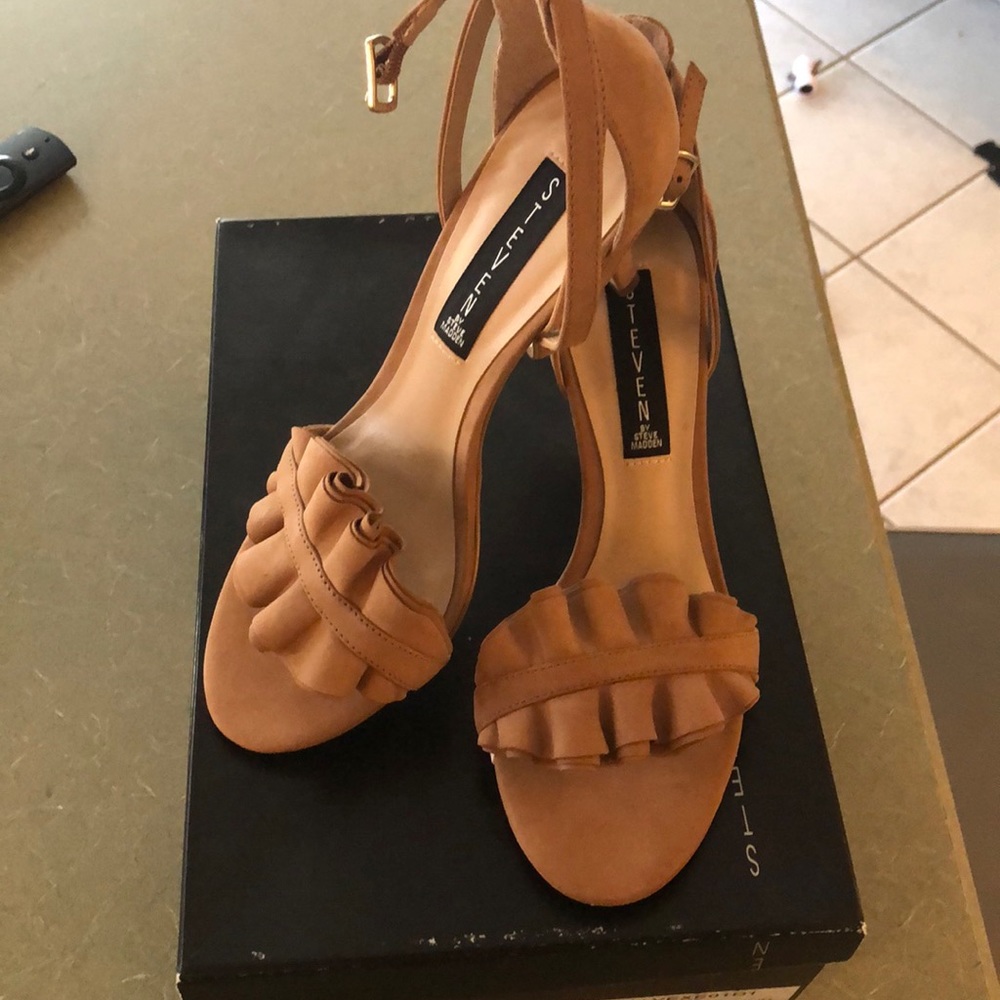 Steven Vexen Nude Heels